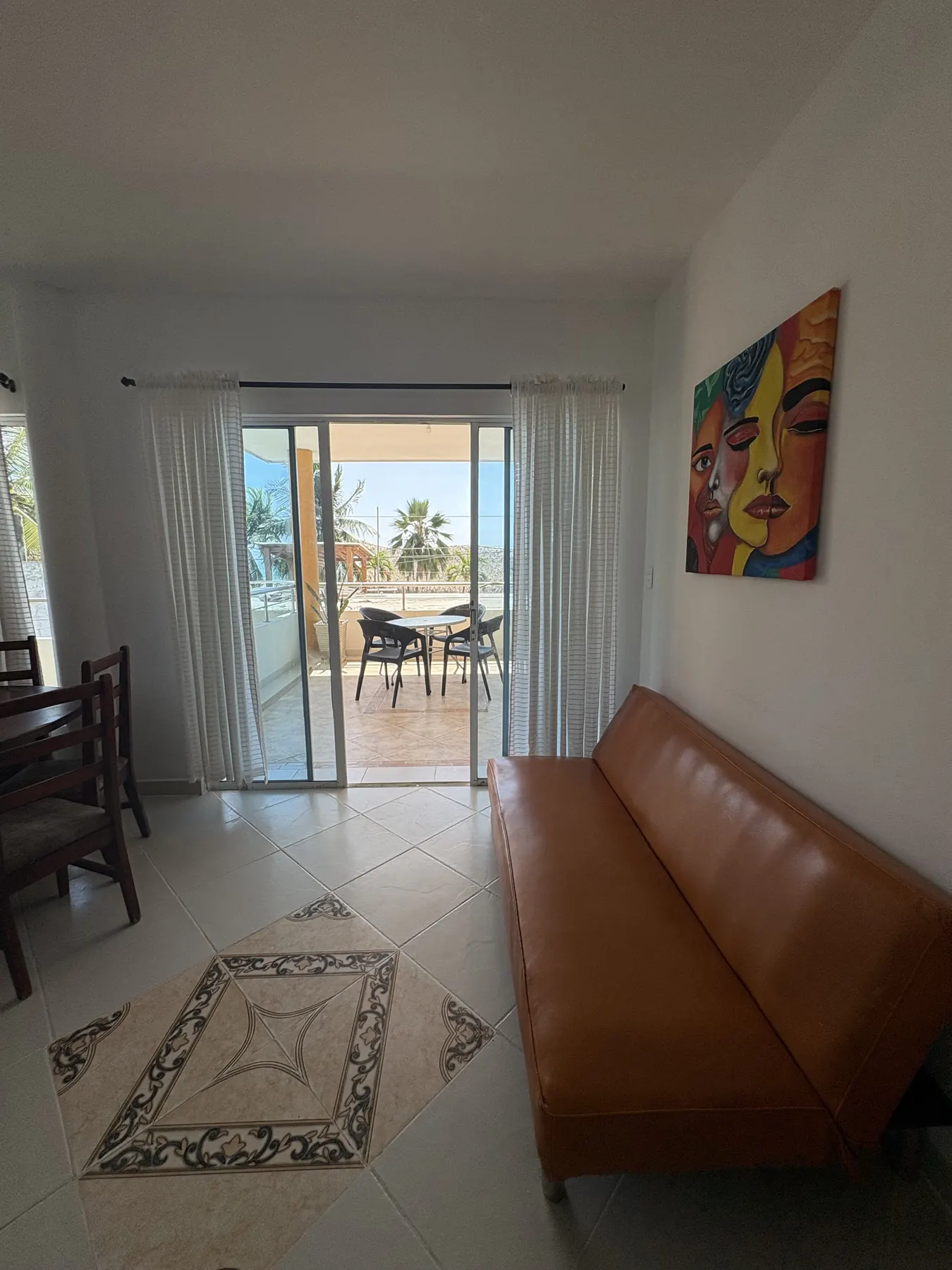 Apartamento real de Hotel Ensueño Playa con sala y balcón
